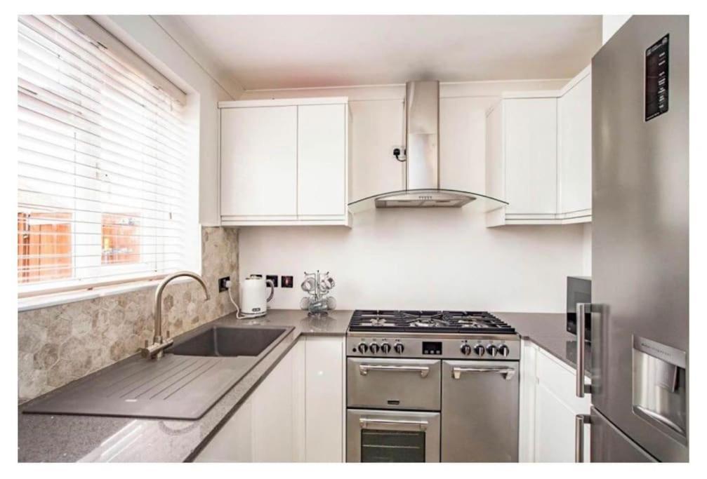 2 Bed - Walking Distance To Harry Potter Studio Watford  Eksteriør billede
